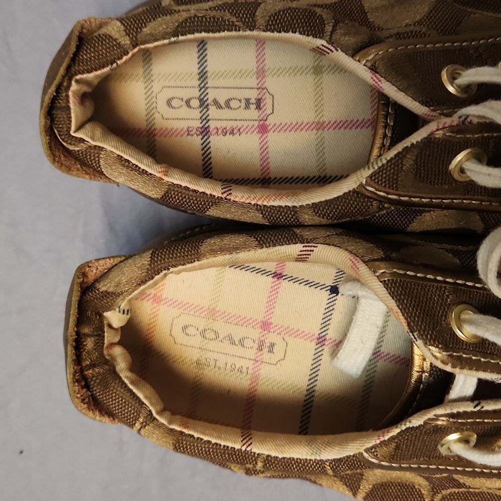 SHOES - Picture 2 of 4
